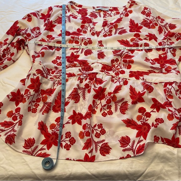 LOFT Plus red and white floral blouse in size 24. - Picture 5 of 5